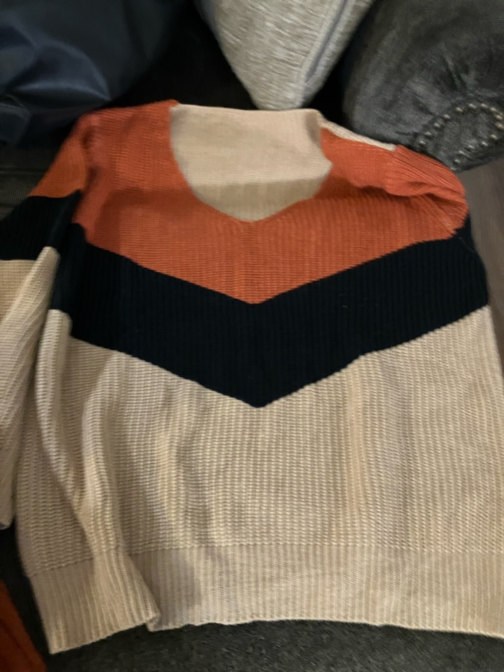 CLOSET CLEANOUT - Picture 2 of 4